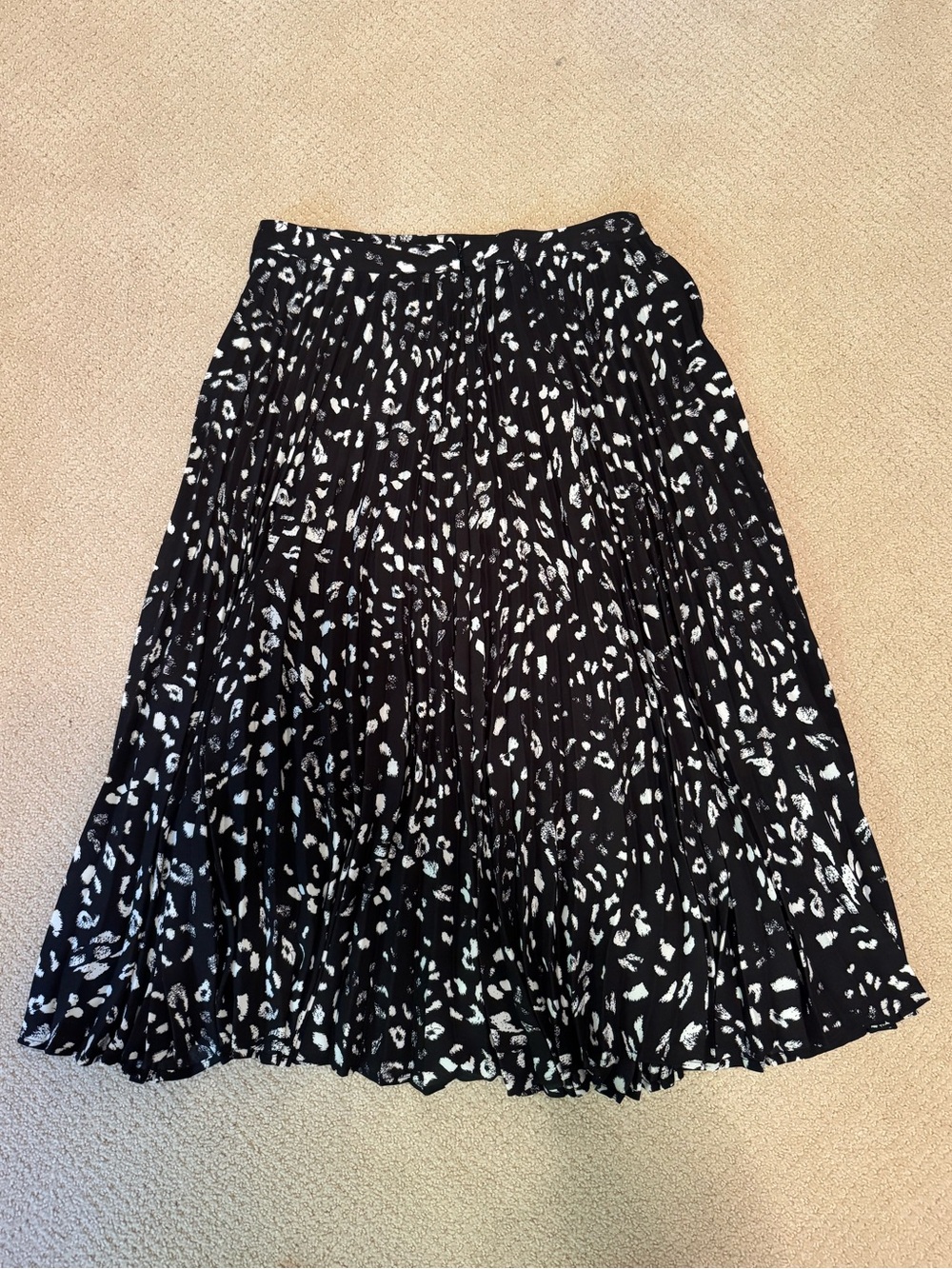 Vince Camuto Black and White Printed Pleated Midi Skirt Size 2